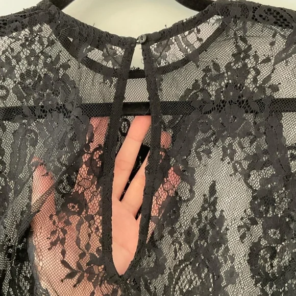 Dynamite Lace Top - Picture 3 of 3